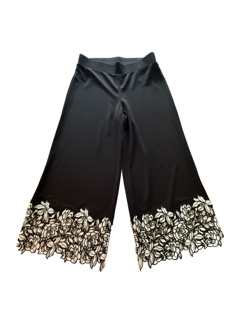 Isaac Mizrahi Live Floral Hem Black Capris Pants, Size small,